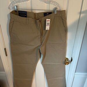 NWT Vineyard Vines khaki stretch breaker pants. Size 38x30